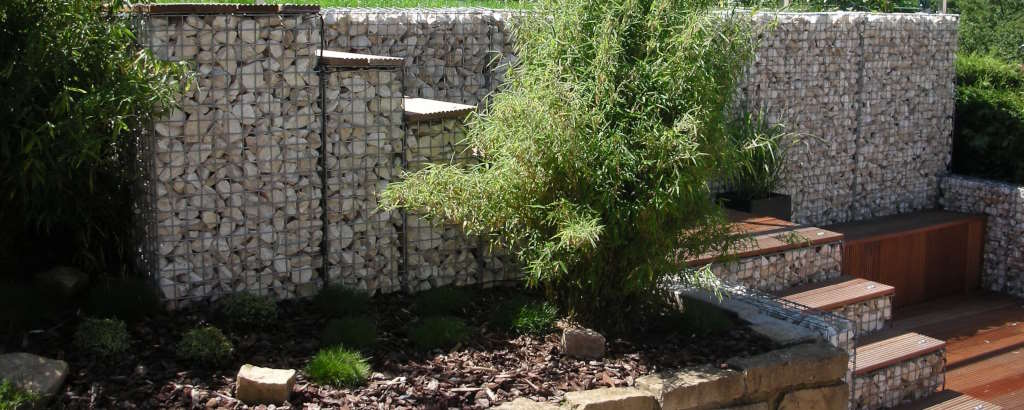 Schanskorven passen thuis in de moderne onderhoudsarme tuin.