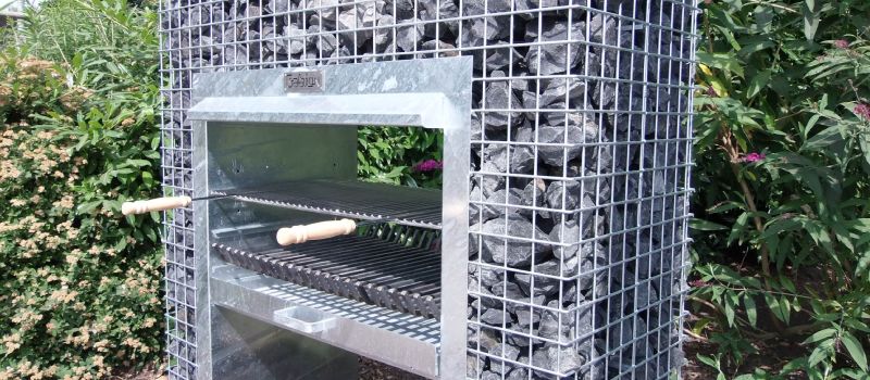 Een close-up van een schanskorf barbecue